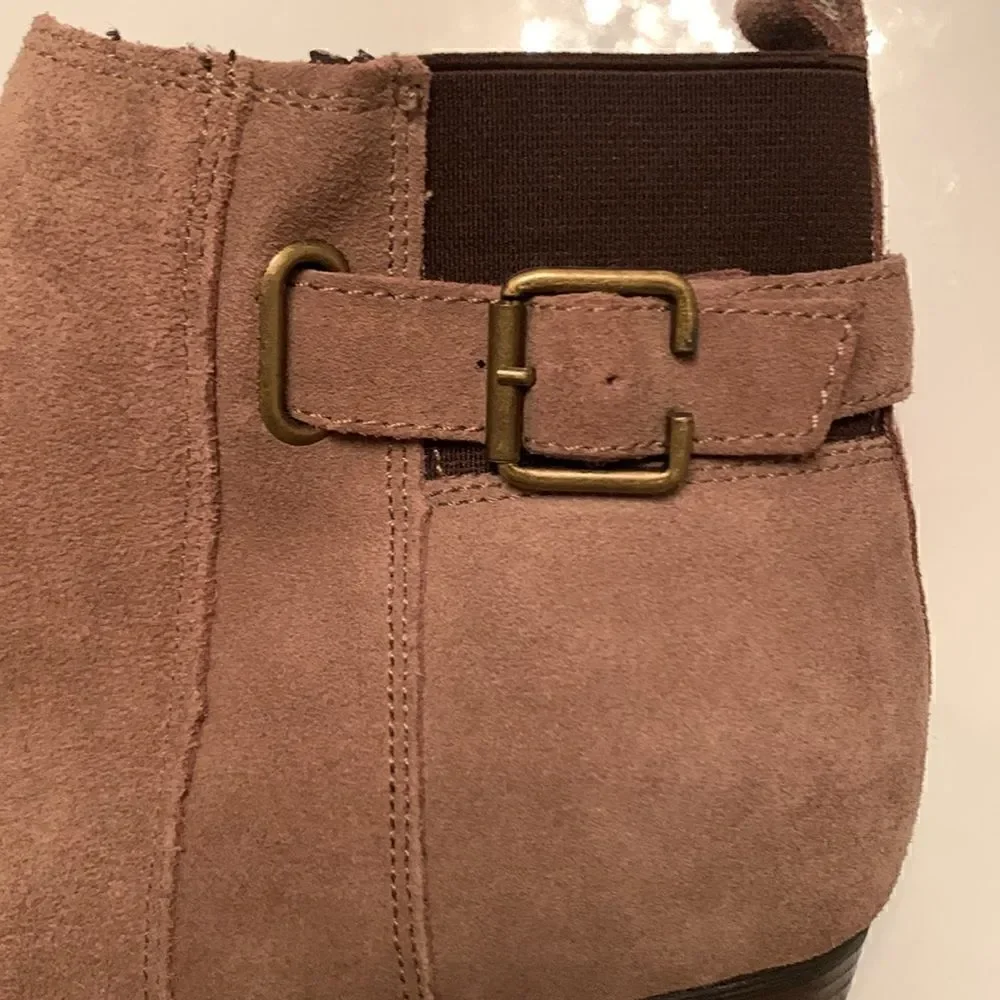 Skechers Suede Taupe Color Block Heel Ladies Ankle Boots Size 8,5